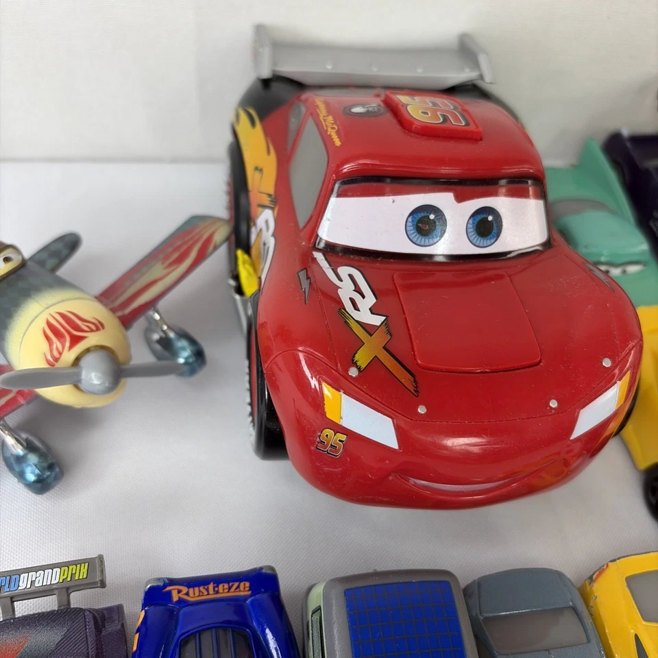 MEGA Disney Pixar Carros Lote de 35 Carros Filme Lightning Mater Diecast Mack Storm - Imagem 4 de 4