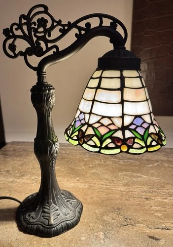 Tiffany Style Stained Glass Table Lamp With Bronze Metal Base 12” Tall Mint VTG
