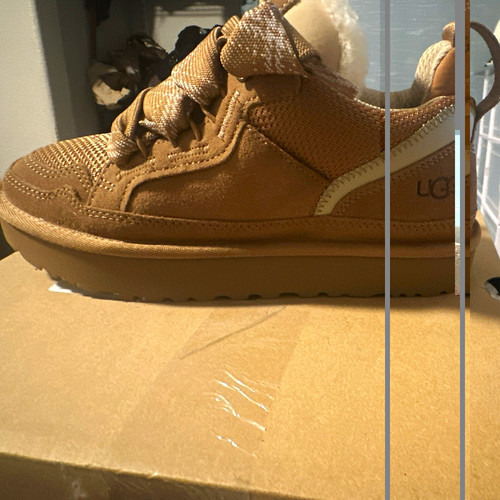 UGG Brown Faux Fur Lined Low Top Lace-Up Sneakers Solid Casual Fall/Winter