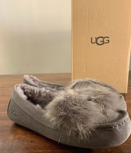ugg bow slippers