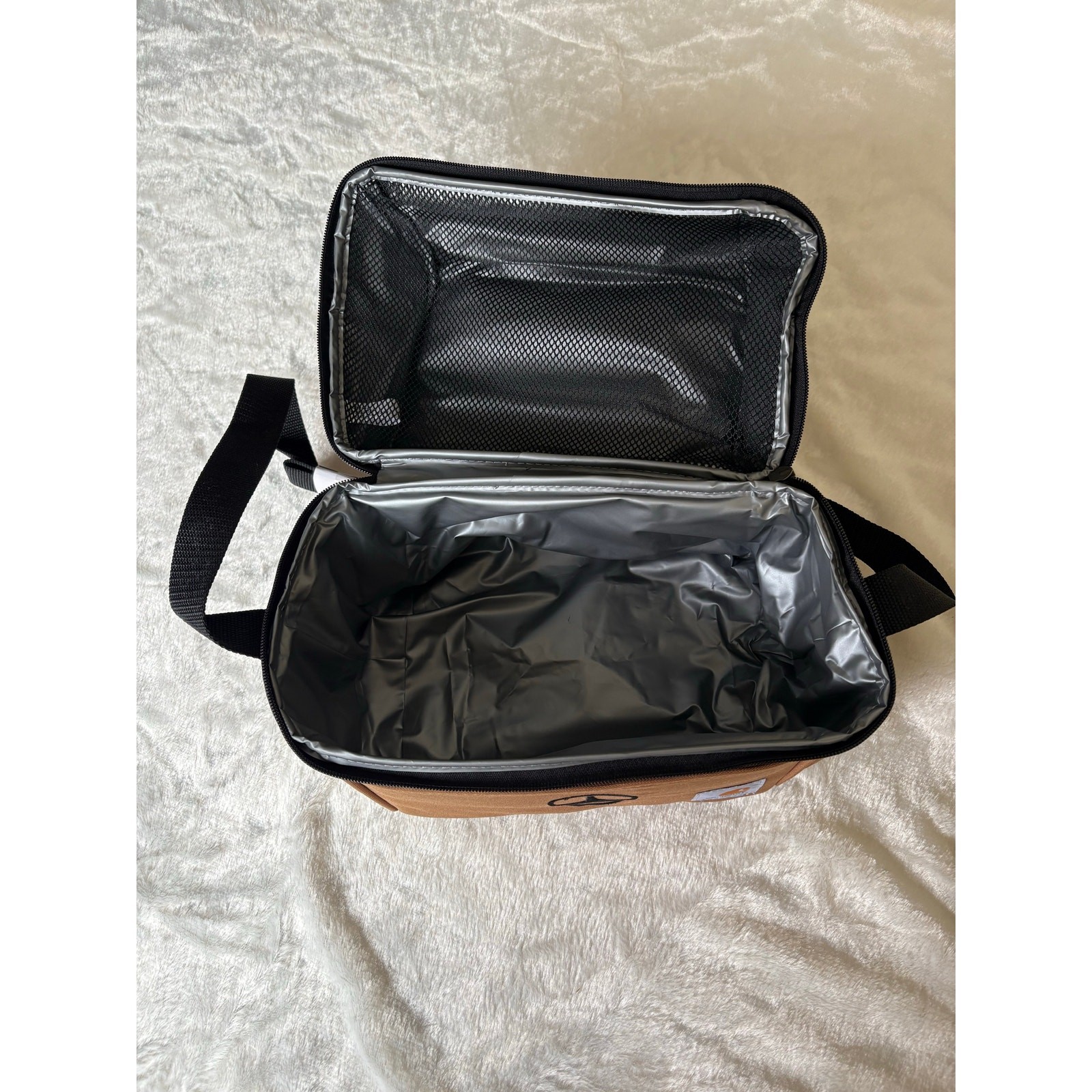 CARHARTT 6 CAN INSULATED LUNCH COOLER WITH MERCEDES BEBZ LOGO thumbnail 3