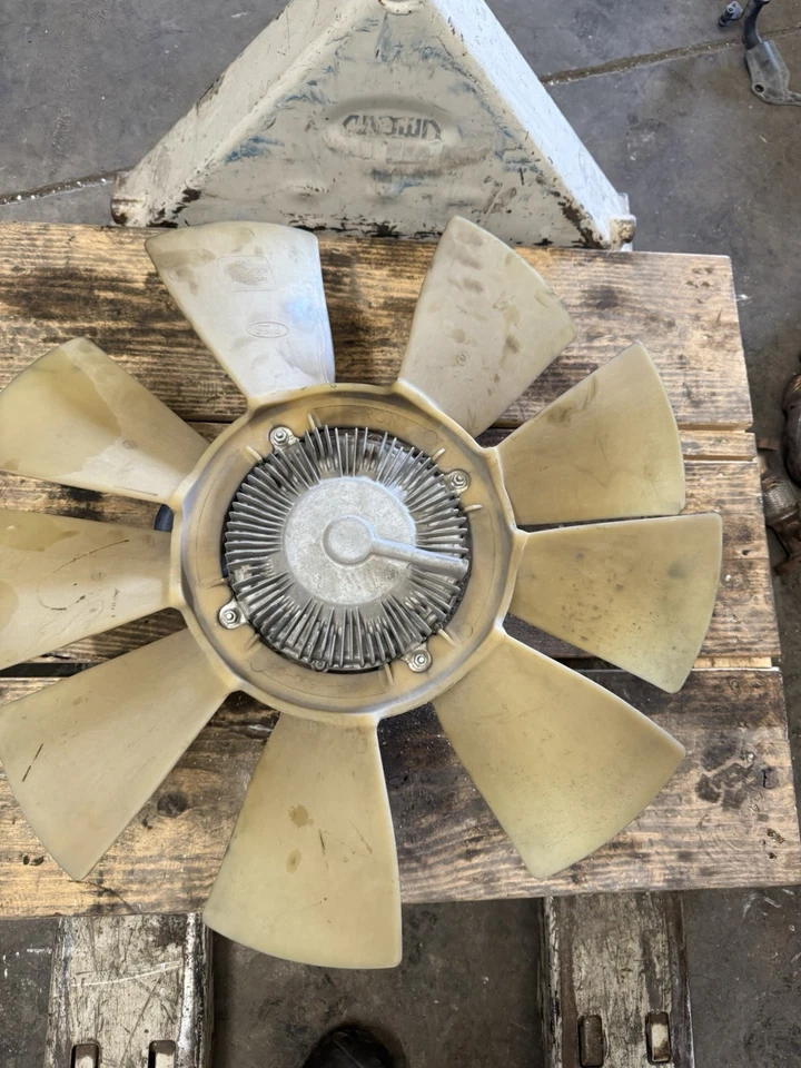 Ventilador de refrigeración del radiador 11-12 Ford F250 F350 6,7 L turbo diésel con embrague y soporte Foto 2 de 4