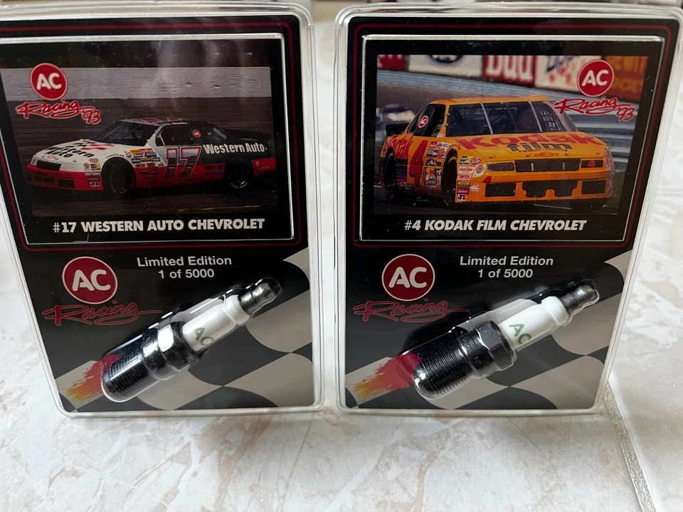 NASCAR AC Racing 93 Juego de 8 tarjetas y enchufes coleccionables Foto 4 de 4