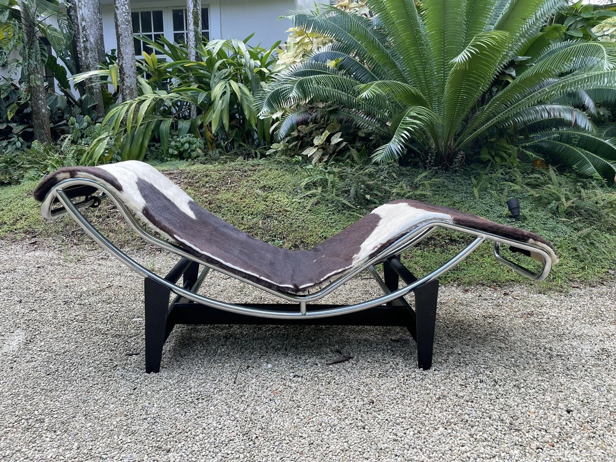 Le Corbusier Vintage LC4 Chaise Lounge - Beautiful Black Leather