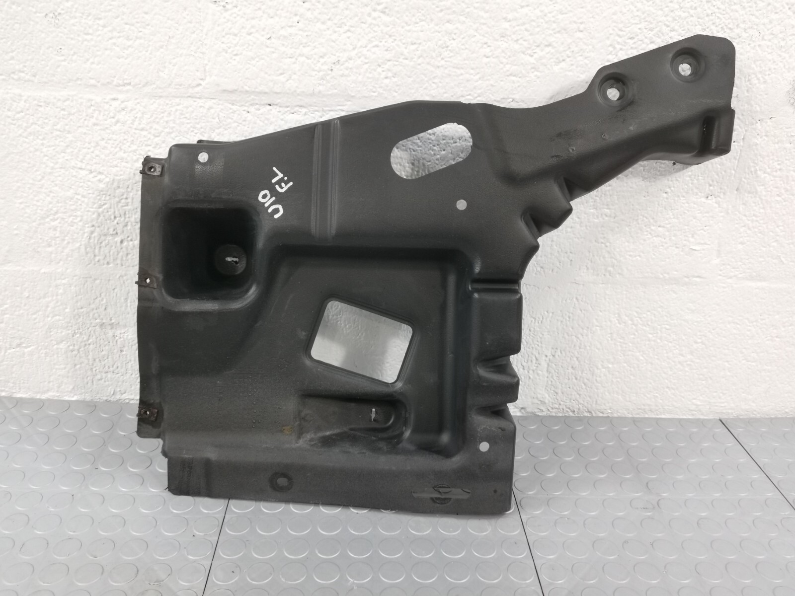 17-20 MASERATI Levante FRONT LEFT DRIVER SIDE TRAY COVER TRIM