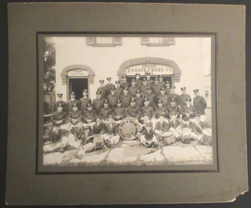 1915 Victor Fife & Drum Corps Salem, NY Photograph in Front of Union Engine & Ho - Afbeelding 1 van 3