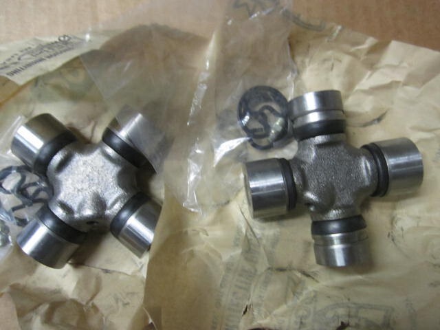 64 65 66 MUSTANG U JOINTS FRONT REAR 260 289 with OUTSIDE