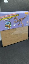 1 puzzle 3D en carton. 1 dinosaure : le vélociraptor.  JDM.