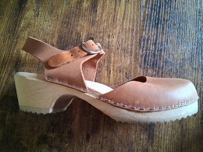 Vintage 90s MIA SWEDISH CLOGS  Lt Brown LEATHER Wood Buckle Sz 38 / 8