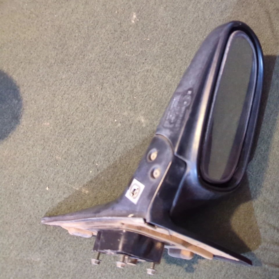 Espejo retrovisor lateral izquierdo Suzuki Esteem Wagon 2000 manual fabricante de equipos originales usado E6013105 Foto 3 de 3