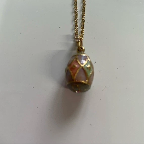 Collar de cadena tono dorado con colgante de piedra abstracta joyería de moda Foto 4 de 4