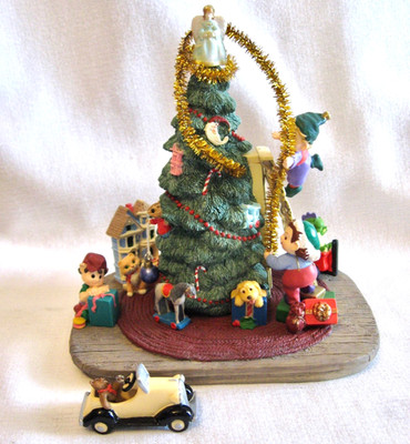 TRIMMING SANTA'S TREE 1997 Hallmark Keepsake Ornament Studio Edition Christmas