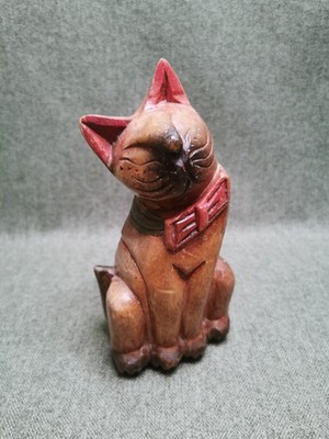 Vintage handgeschnitzte Holz Katze Figur sitzend roter Kragen Schleife Volkskunst Statue