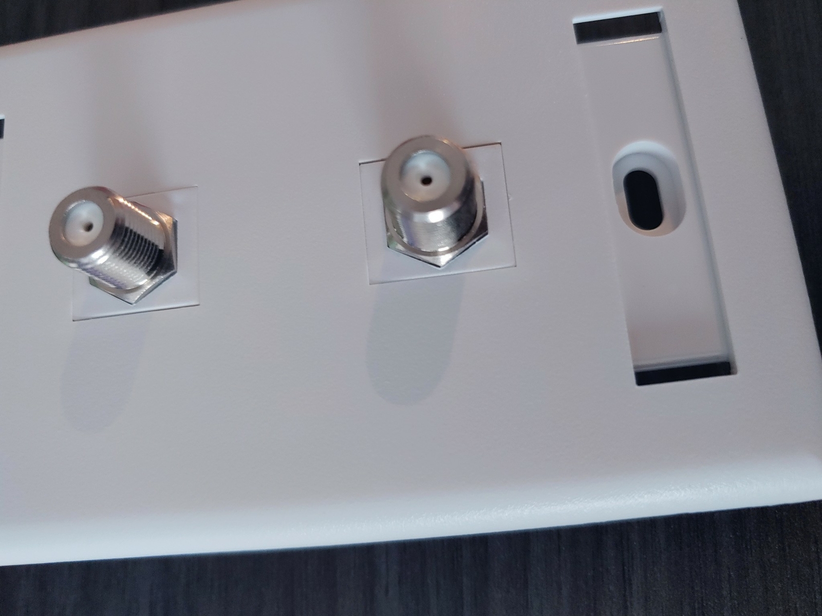 Signamax 2-Port Wall Plate with Coaxial Keystone Couplers &ndash; LOT of 3 ( 1 Set )