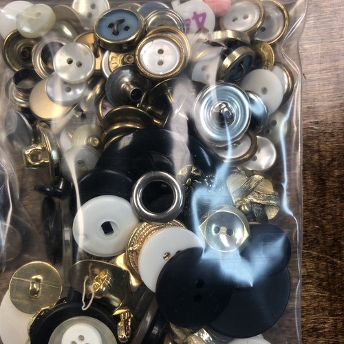 Nine Pounds Of Buttons. DX (4) - Picture 19 of 23