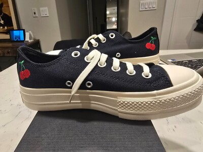 GRAPE Beige Embroidery Logo Diving Shoe