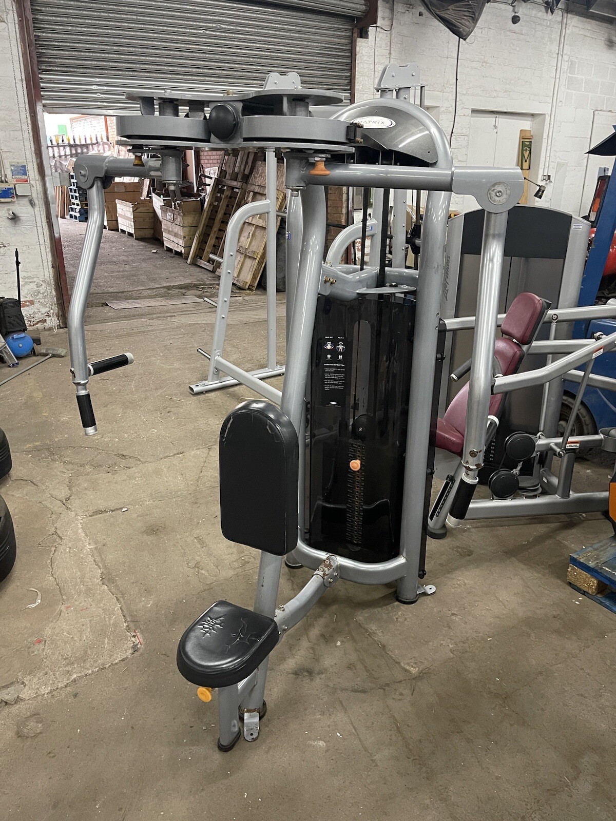 Matrix Fitness Aura Pec Fly Rear Delt Machine S22 Commercial Gym