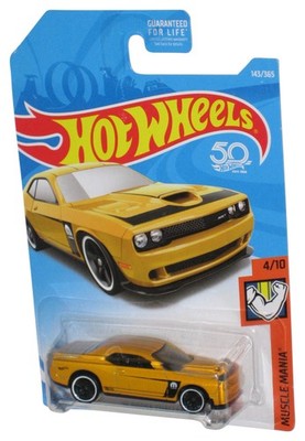 Hot Wheels Muscle Mania 4/10 (2017) Yellow '15 Dodge Challenger SRT Toy Car 143/