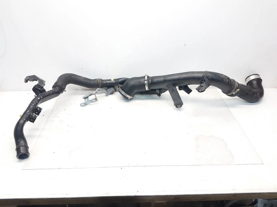 Volkswagen Jetta 2008 (2,0 L/turbo) intercooler a tubería colector de admisión Foto 3 de 4