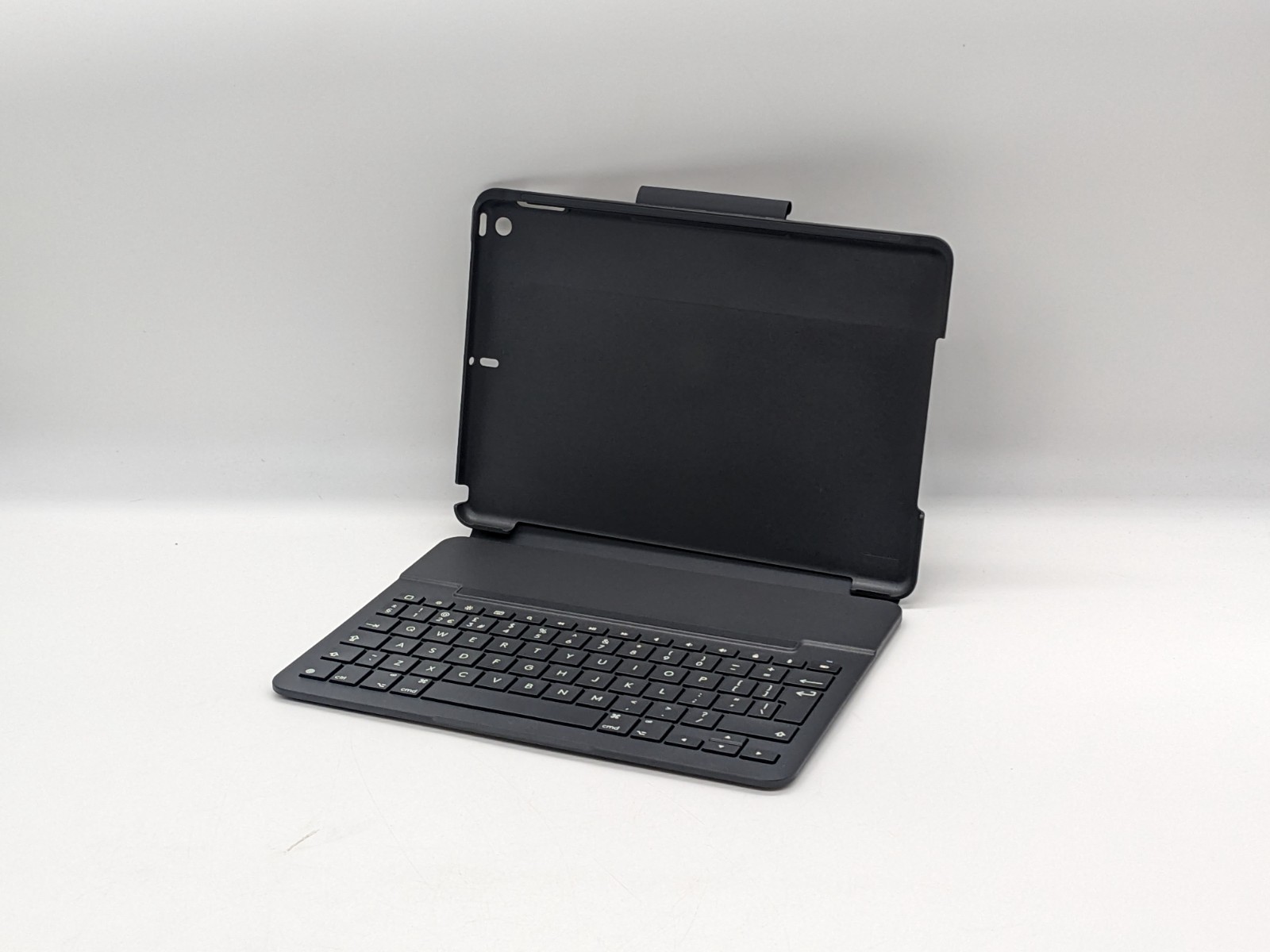Logitech Slim Folio keyboard case for iPad 7th 8th 9th gen Bluetooth READ DESC