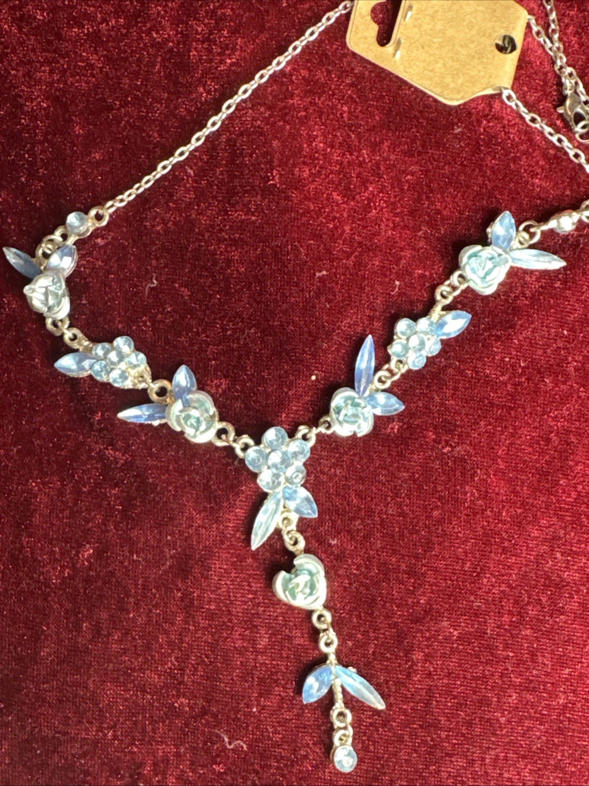 Stuning Silver Toned Costume Necklace image 4