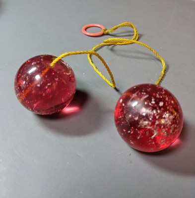 balls on string clackers