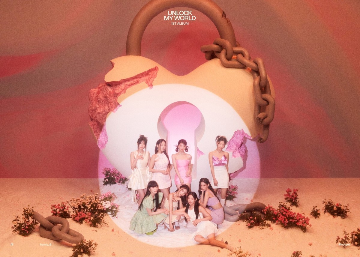 FROMIS_9 1st Album Unlock My World #reality Ver CD+Book+Card+