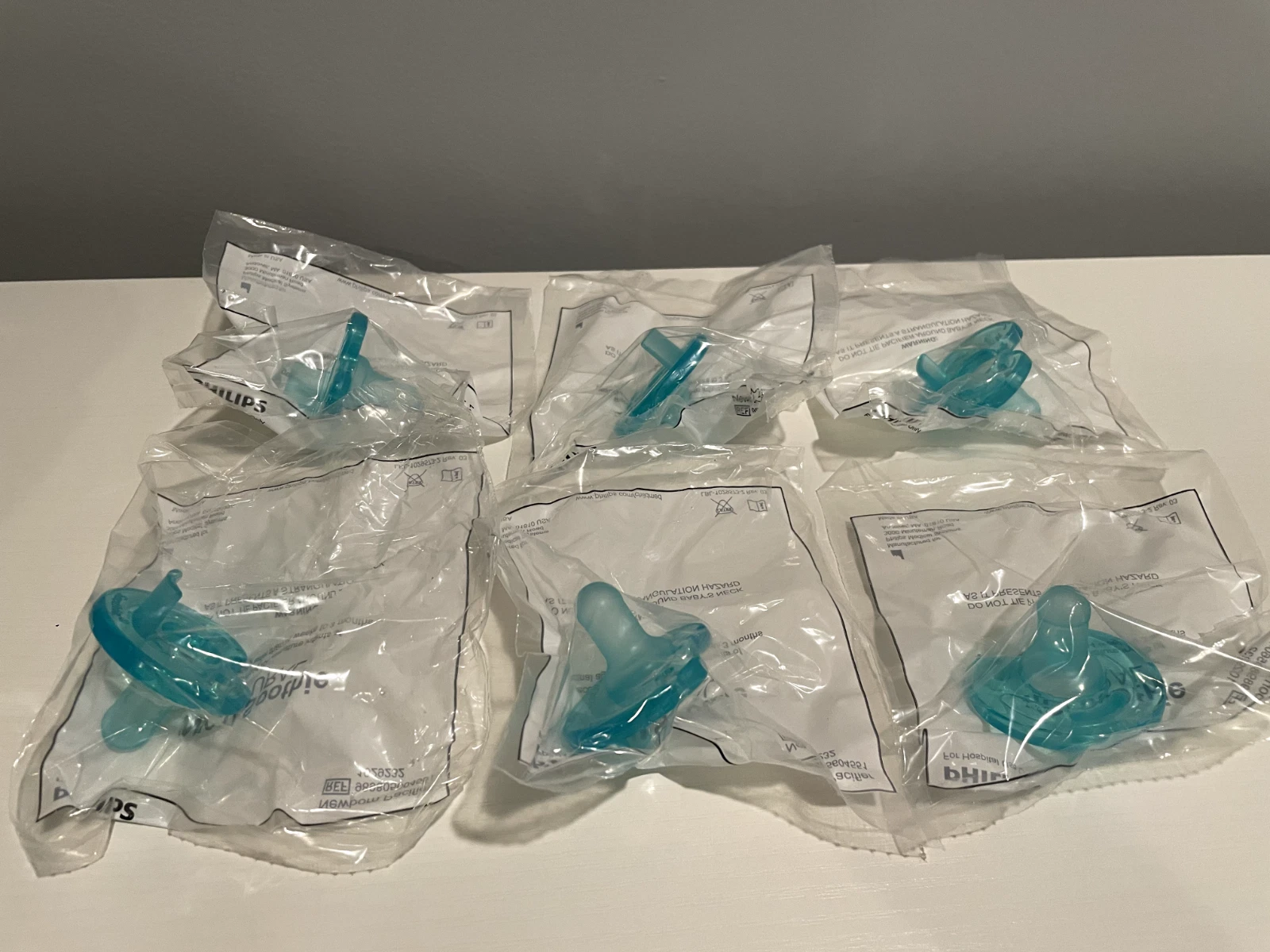 Pack of 6 Philips Notched Newborn NICU Soothie Pacifier, Green, Natural Scent
Opens in a new window