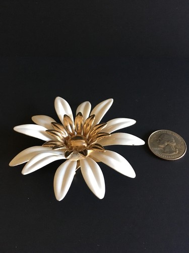 Vintage Floral Enamel Metal Brooch Signed Sarah Coventry Roll Over Clasp 3" - Picture 3 of 9