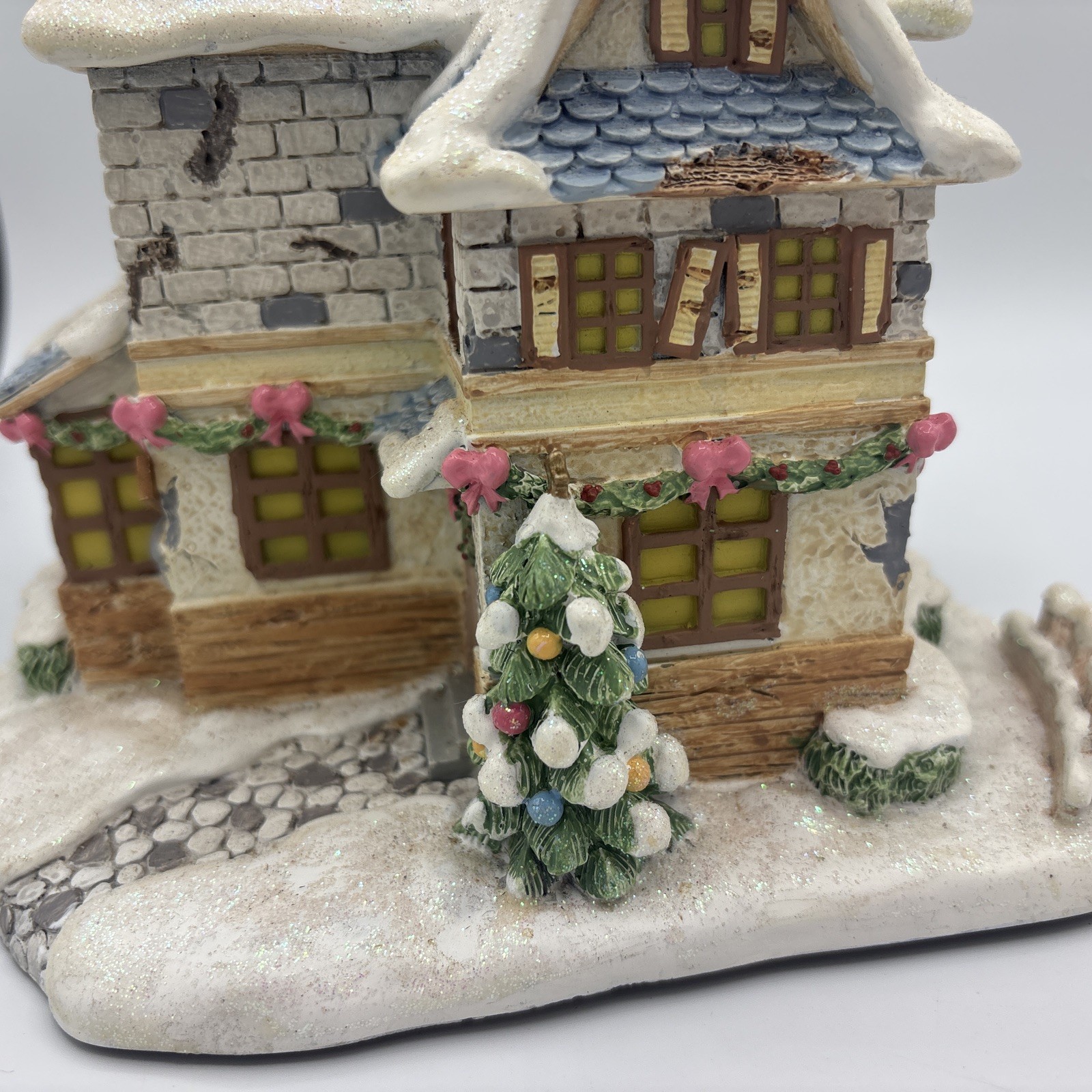 Hawthorne Precious Moments Christmas Carol Village Bob Cratchit House R77