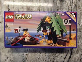 Vintage Lego Pirates 6258 Smuggler's Shanty Set (1992): Complete