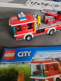 LEGO CITY Fire Ladder Truck & 2 Figures With Instructions 60107 