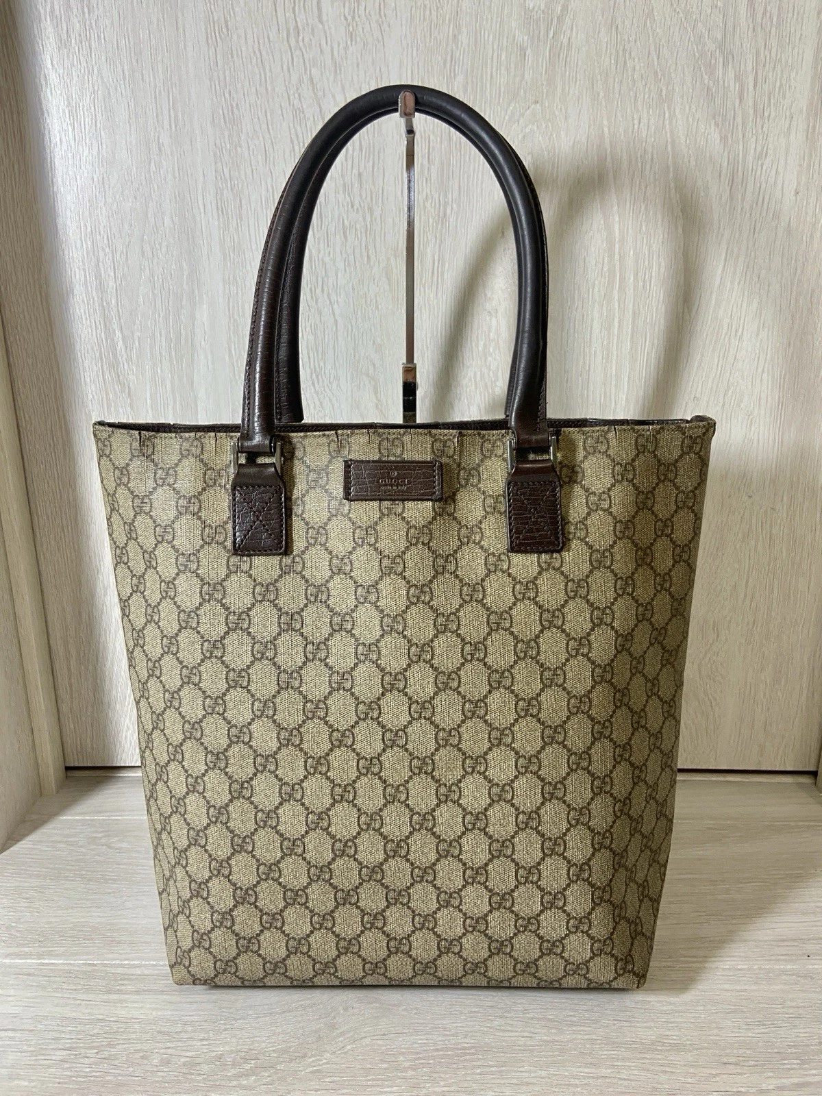 Authentique sac à main fourre tout GUCCI motif GG suprême PVC cuir beige marron