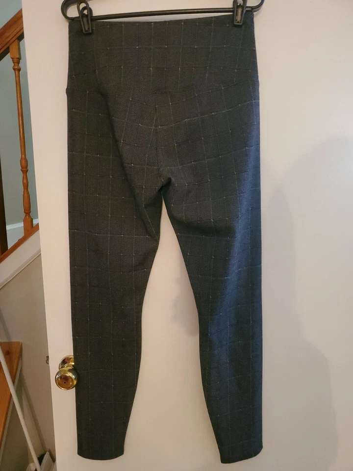 Leggings listradas cinza cintura alta Lysse tamanho médio MSRP $78 - Imagem 4 de 4