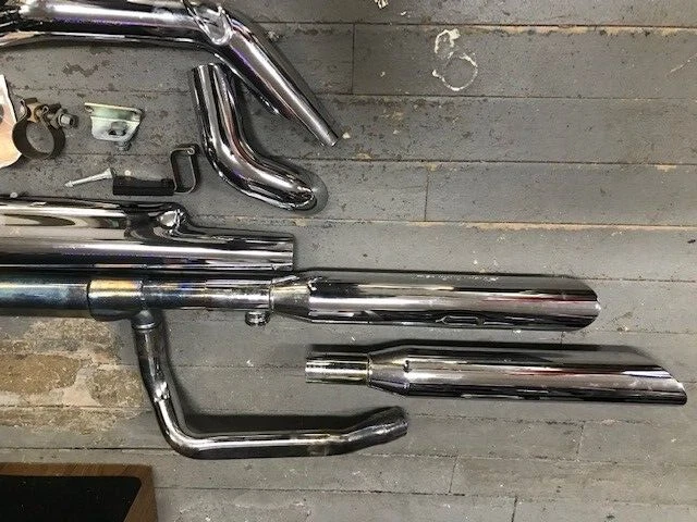 Harley Davidson 2010 Road King Exhaust, pipes & heat shields, used - Image 2 of 4