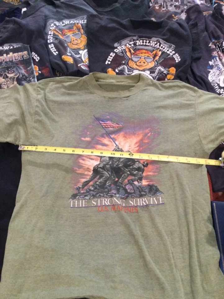 Camiseta vintage anos 80 emblema 3D Harley Davidson The Strong Surviv WW II oliva - Imagem 4 de 4