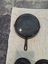 VTG Unmarked No. # 8 Cast Iron  10-5/8" In. Skillet with Heat Ring Made in USA