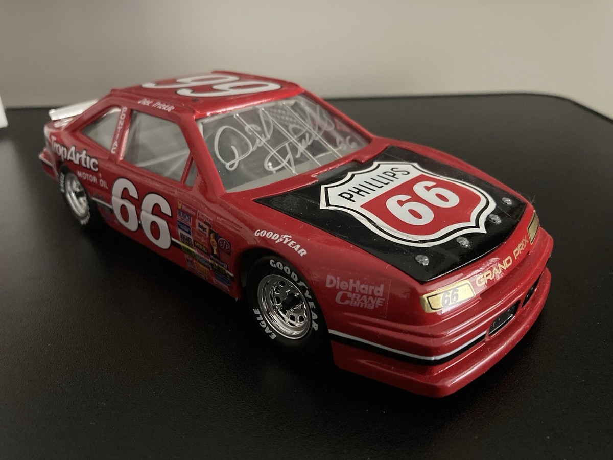 トゥイーティーピギーバンク USA アメリカ アメトイ 1972年 日 I854 Dick Trickle Cale Yarborough 2x Signed 1991 Phillips 66 Pontiac 1