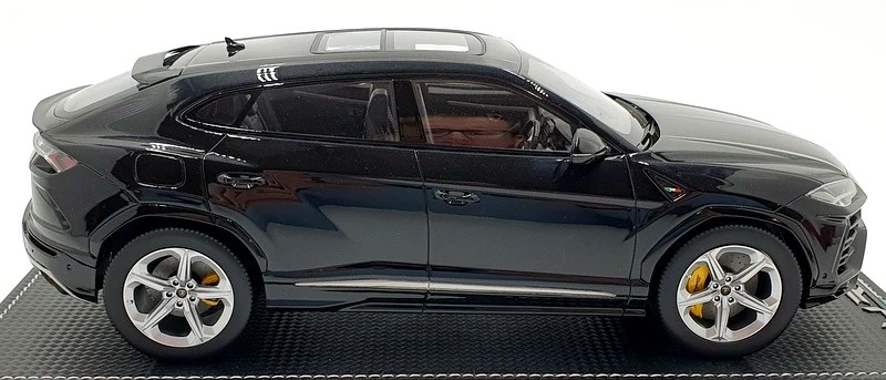 MR Models 1/18 Scale LAMBO032F - Lamborghini Urus - Metallic Black - Image 4 of 4