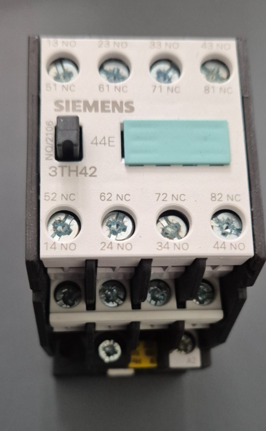 Contactor Relay 3TH4244-0AF0 Siemens 110VAC 4kW 4NO 4NC 3TH42440AF0 REF 106