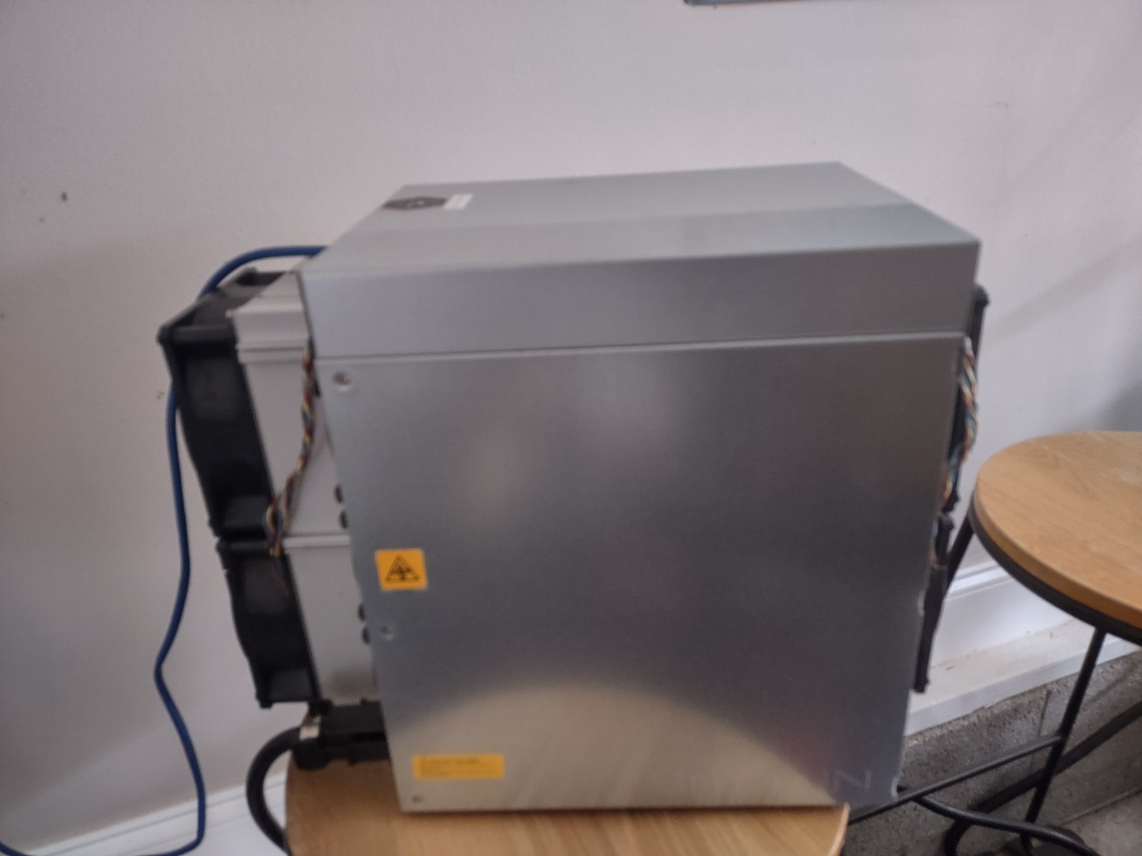 Bitmain Antminer L9 - 16 GH (Doge & Litecoin)