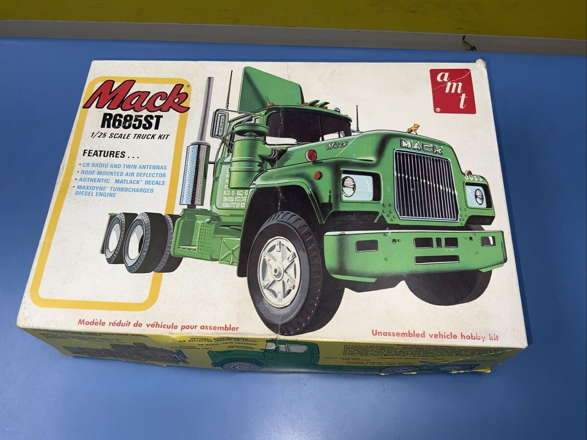 Vintage Original AMT Mack R685ST Semi Tractor Model Kit T535 Vintage Original AMT Mack R685ST Semi Tractor Model Kit T535