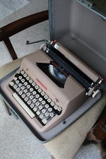 Royal Quiet Deluxe Portable Typewriter  (working) thumbnail