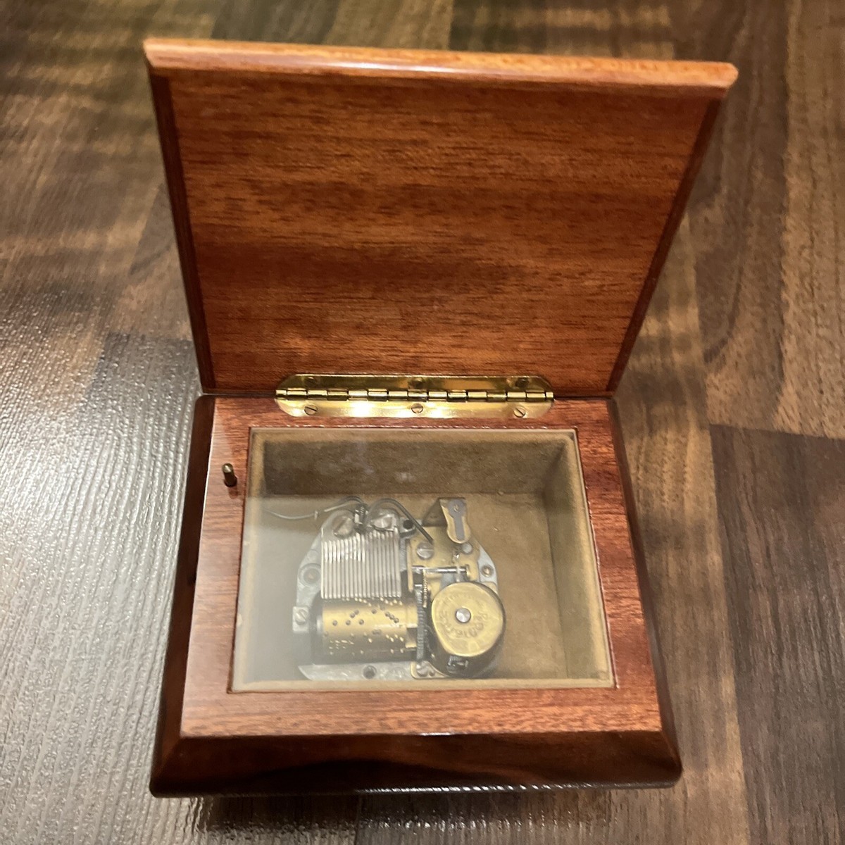 Reuge Romance Music Box, Swiss Movement, Inlaid. Made In Reuge Romance Music Box, Swiss Movement, Inlaid. Made In
