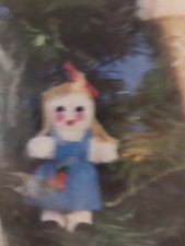 Vintage 1981 4 Pompon Christmas Ornaments Kit Yarn Felt Craft DIY 7806 T.A.T.