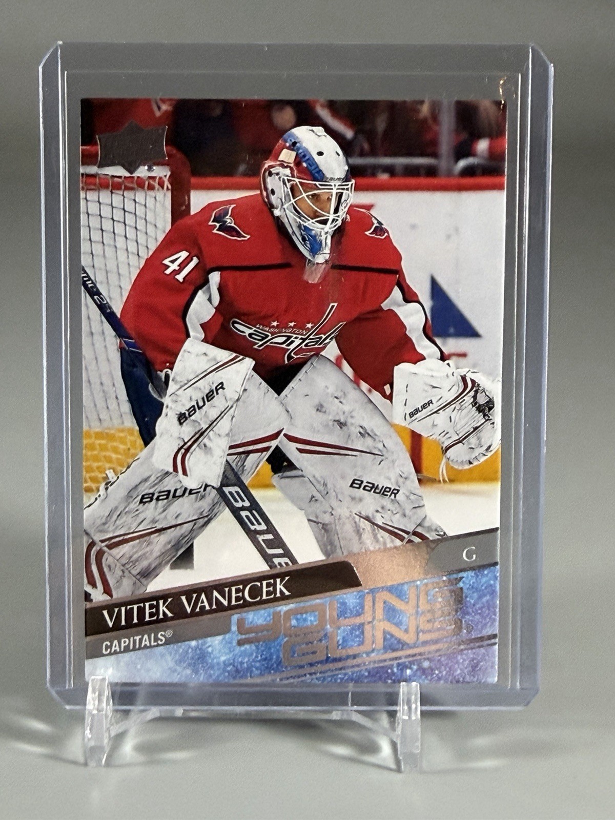 2020-21 Upper Deck - Young Guns Vitek Vanecek #211 (RC)