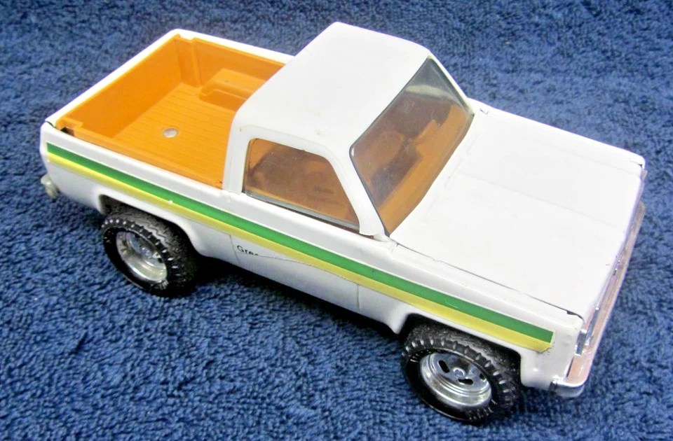 Vtg 1980s Ertl Chevy John Deere Dealer Pickup Truck 1/24 Steel Chevrolet ~7.5 " - Image 4 of 4