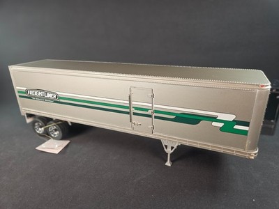 Franklin Mint Refrigerated Freightliner Trailer 1:32 Scale Inv. #7273