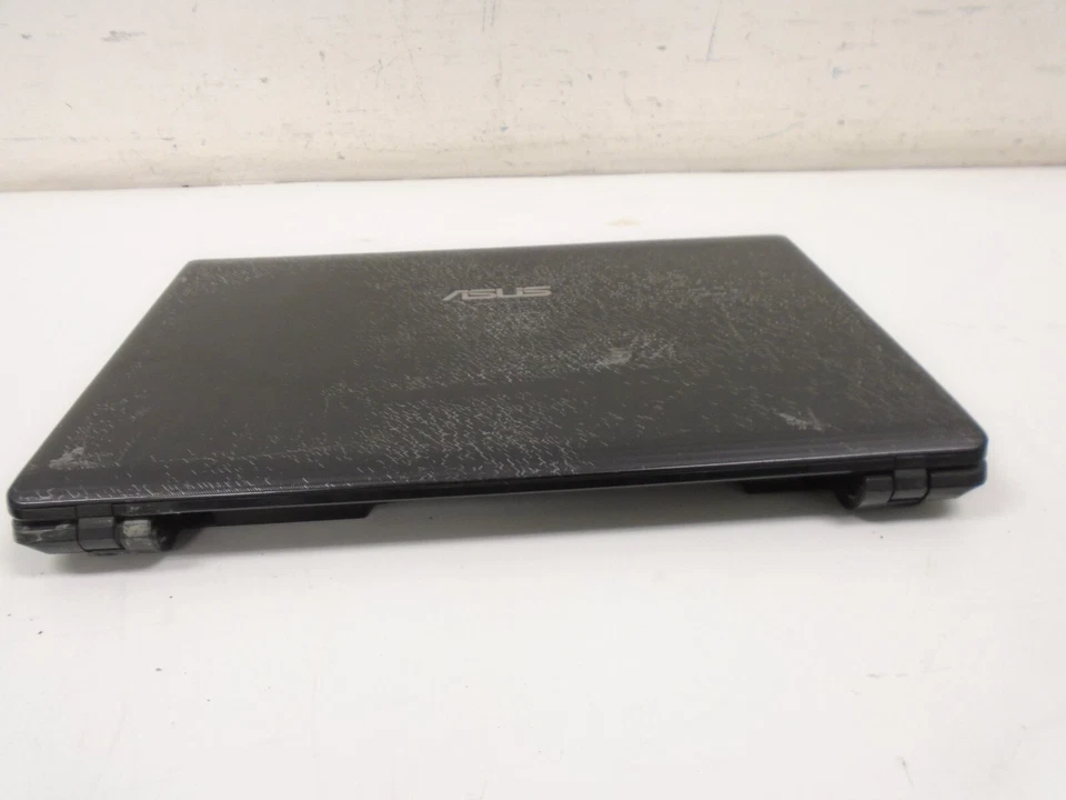 Portátil Asus gris con procesador AMD A8 @ 1,9 Ghz Foto 4 de 4