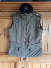 Chaleco ecuestre Gersemi. Borde de cuero GreenTweed. Cuello de piel sintética.Med